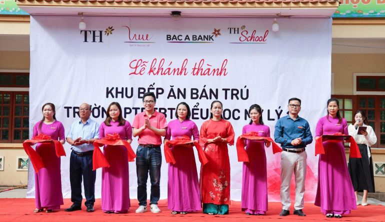 Quỹ Vì Tầm Vóc Việt hoàn thiện điều kiện học tập và sinh hoạt cho 326 học sinh vùng biên giới Nghệ An